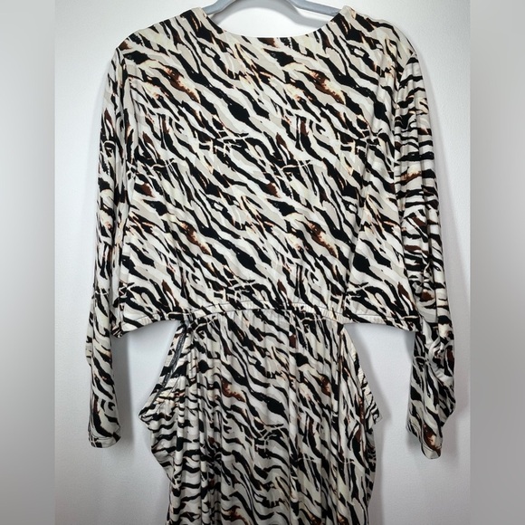 TORRID Maxi Studio Knot Long Sleeve Dress Zebra Watercolor Size 4X - Picture 10 of 13